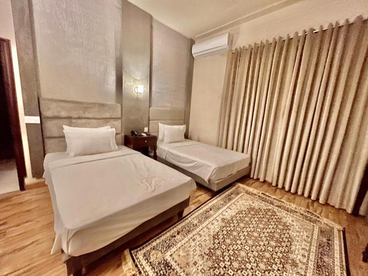Shelton'S Rezidor House Hotel Peshawar Exterior foto
